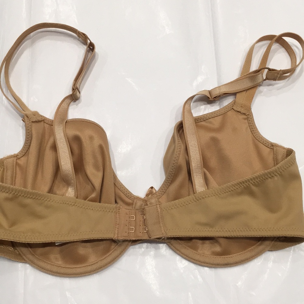 Chantelle 32D underwire bra barely used - Picture 4 of 6